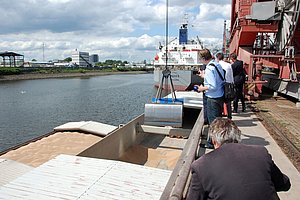 Binnenschiff Hafen Hamburg Futtermittel